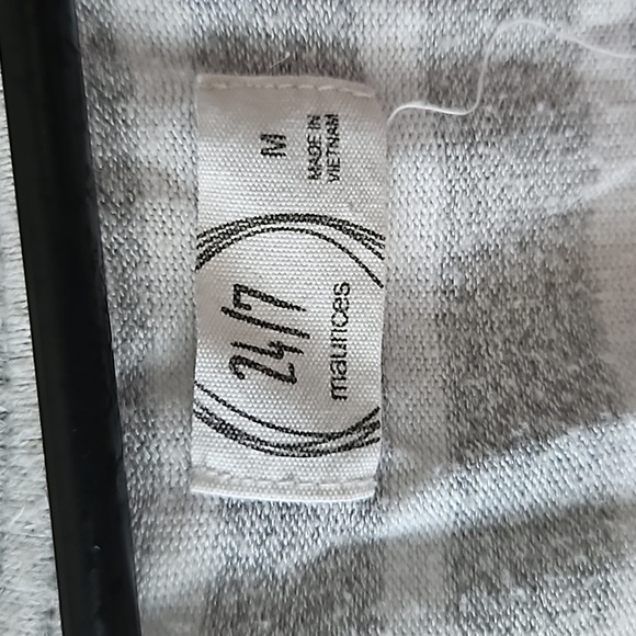 Maurices Floral Striped Cozy Knot Hem Baseball Tee Medium - Picture 5 of 7